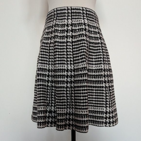 Nanette Lepore Dresses & Skirts - Stretchy Warm Bold Pattern Nanette Lepore Circle Skirt